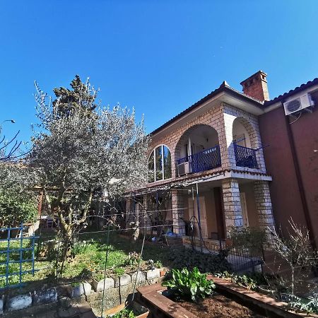 Pri Noni "Istracycle" Apartment Lucija Bagian luar foto