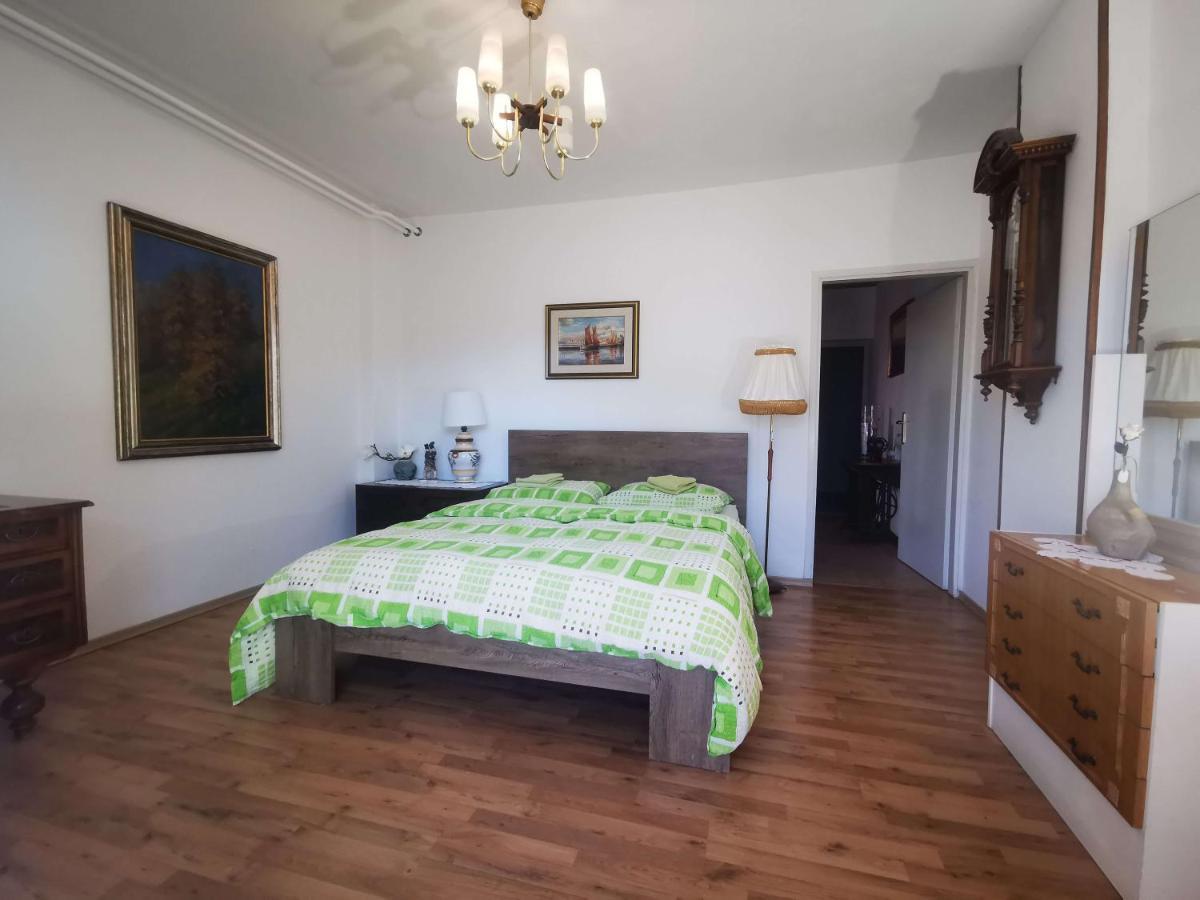Pri Noni "Istracycle" Apartment Lucija Bagian luar foto