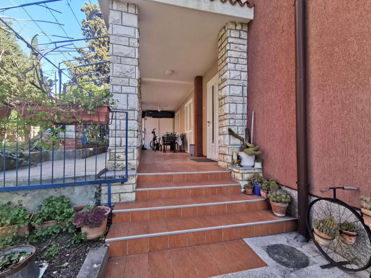 Pri Noni "Istracycle" Apartment Lucija Bagian luar foto