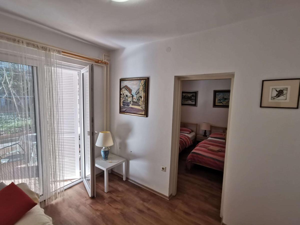 Pri Noni "Istracycle" Apartment Lucija Bagian luar foto