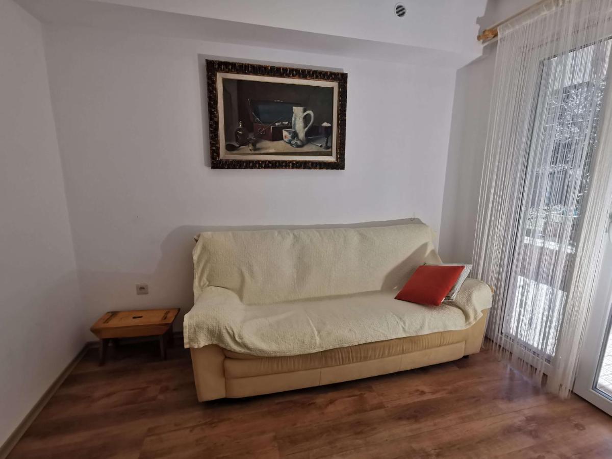 Pri Noni "Istracycle" Apartment Lucija Bagian luar foto