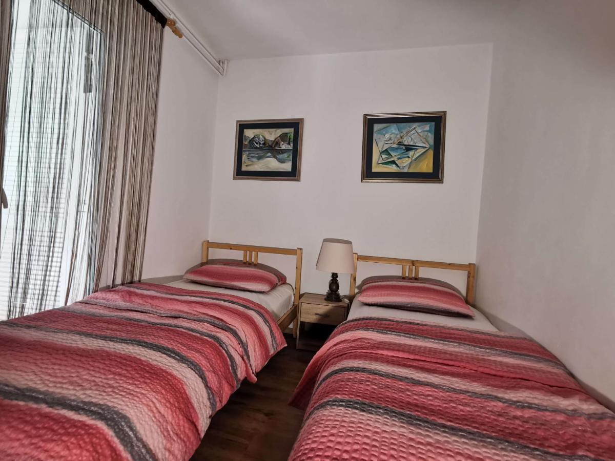 Pri Noni "Istracycle" Apartment Lucija Bagian luar foto