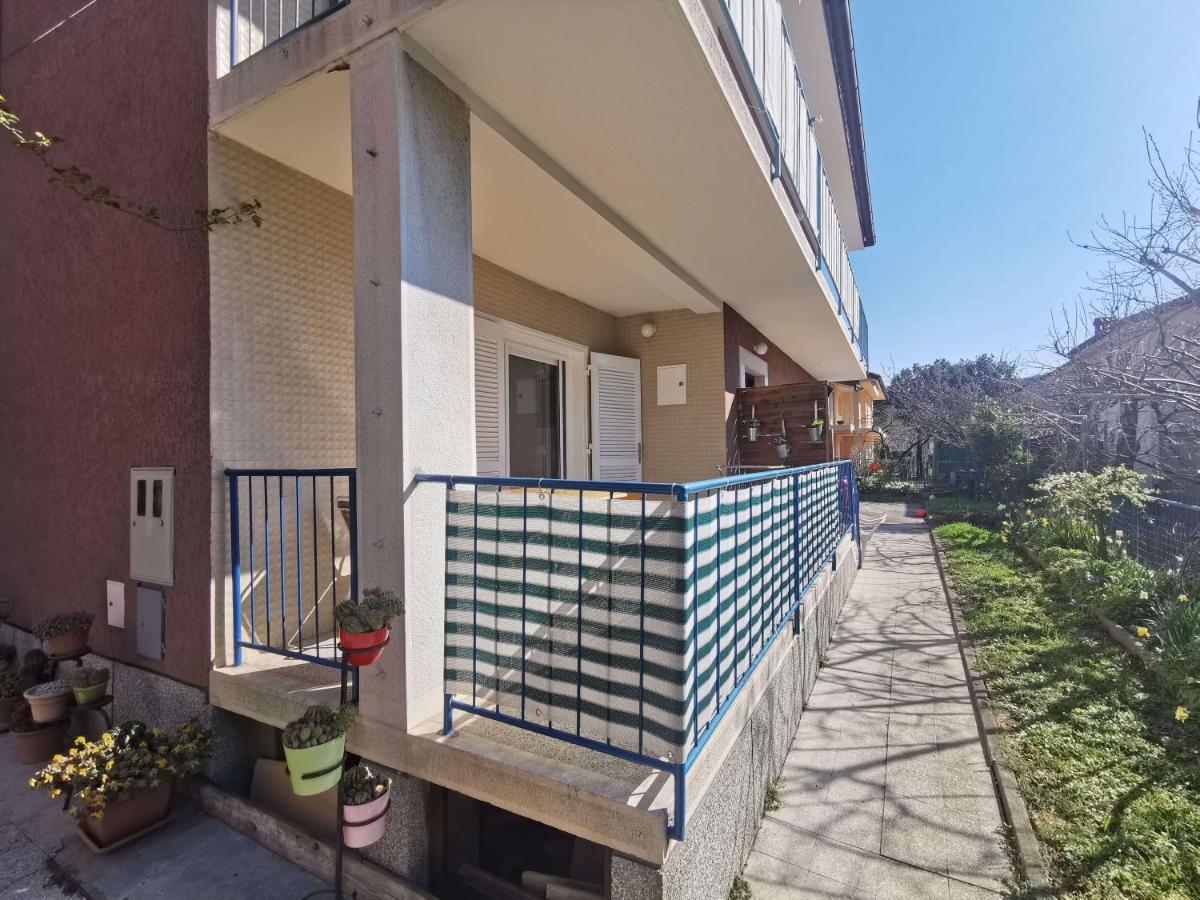 Pri Noni "Istracycle" Apartment Lucija Bagian luar foto