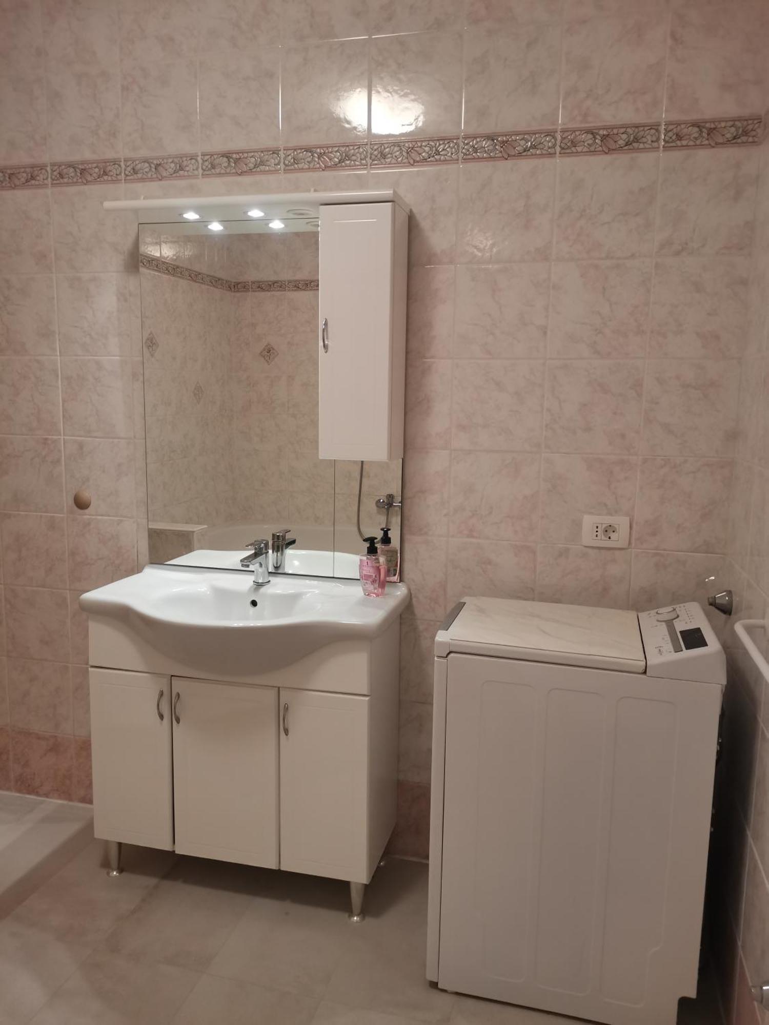 Pri Noni "Istracycle" Apartment Lucija Bagian luar foto